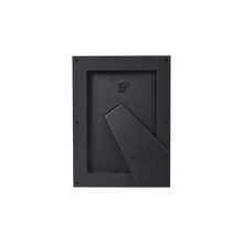 Cargar imagen en el visor de la galería, Cámara Oculta en Portaretrato / DISCRETA / Memoria de 8GB / Grabación de Vídeo y Audio / Captura de Fotografías